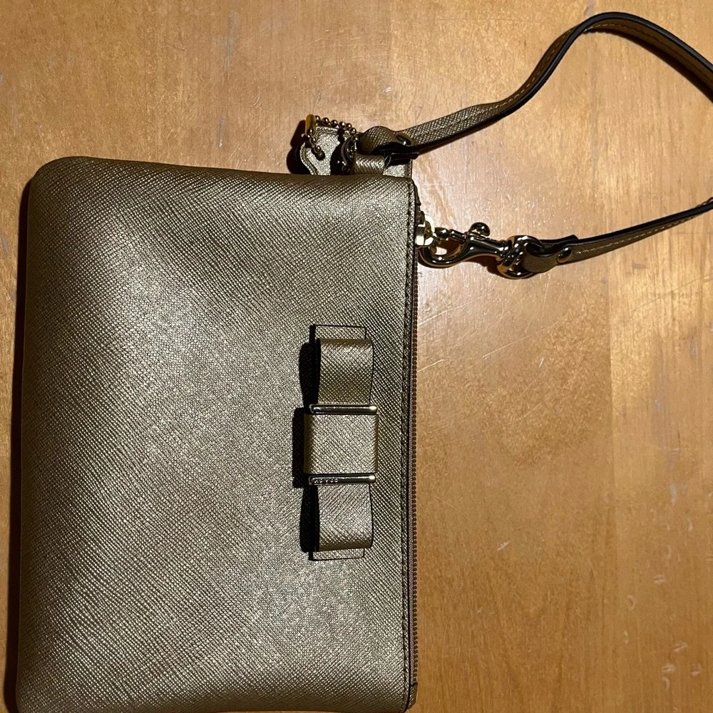 Coach Darcy Gold Wristlet with Box - Picture 4 of 8